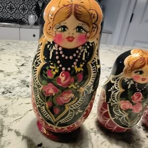 5 Piece Nesting Dolls Hand Painted Wood approximately 6 inches tall to 0.5 inch